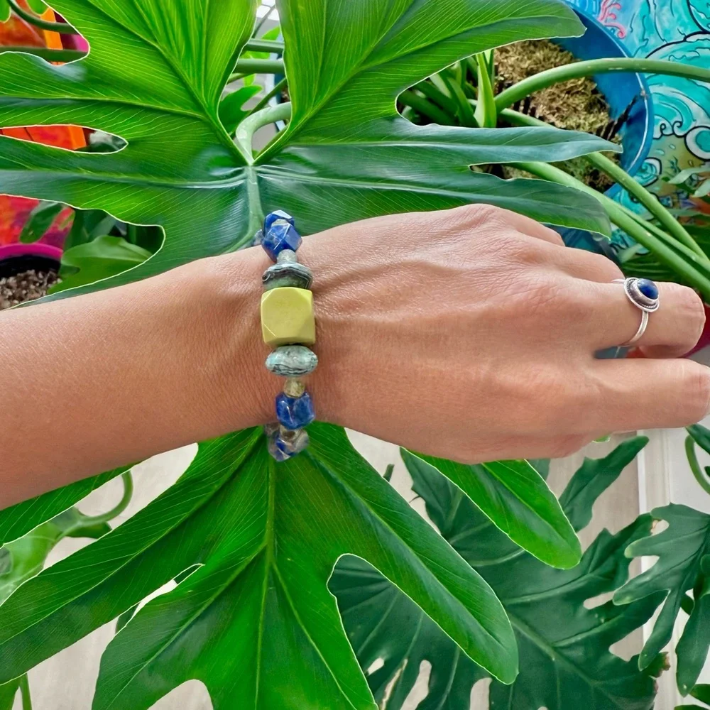 Serpentine, Jasper, Prehnite & Sodalite Bracelet (one) - Picture 3 of 8